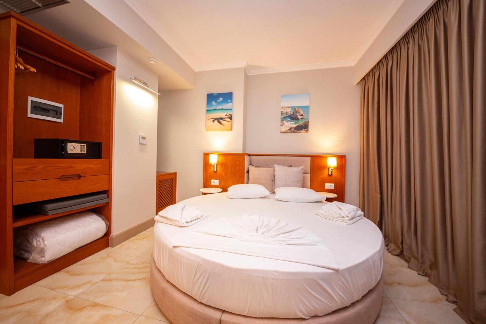Hotel Sole Mare Ksamil Exterior photo